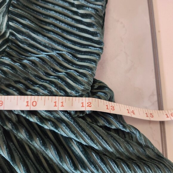 DRESS FORUM | Velvet Romper - Picture 12 of 12